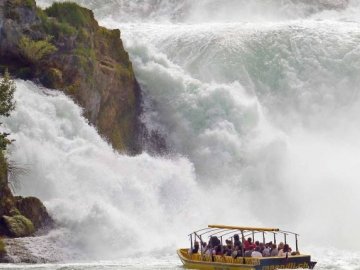 Die Größe und die Wasserfälle der Schweiz.